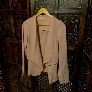 Light pink jacket with pocket zips